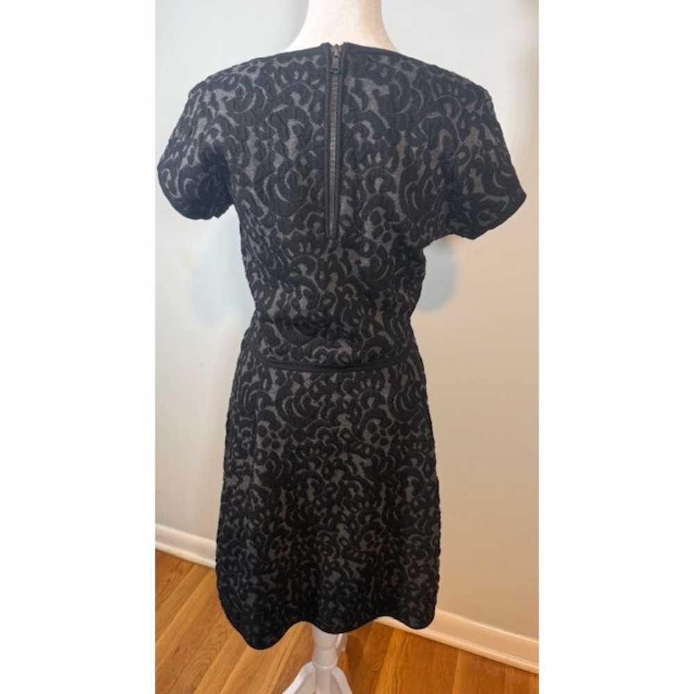 Milly Burnout Velvet Fit Flare Dress Size L Scrollwork Cap Sleeve Black Gray - Picture 5 of 9